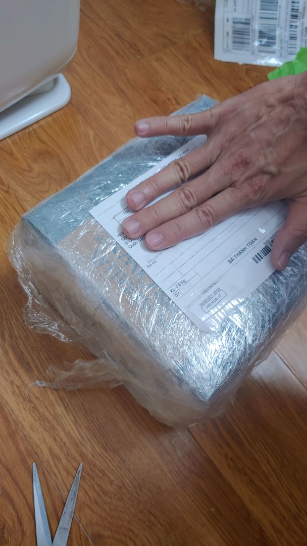 Bọc lót cẩn thận. Tôi chưa mở nhưng chắc là ổn.