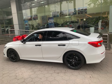 Hàng rất đẹp vừa với xe. Màu sắc tráng bạc tránh hấp thu nhiệt. Đóng gói kyz càng giao nhanh. Đợi dùng thêm 1 thời gian nữa xem sa, hàng ổn nhé cả nhà. Giá rẻ hơn hẳn mua chỗ khacxs. Shipeper hơi cọc tid những chấp nhận đc