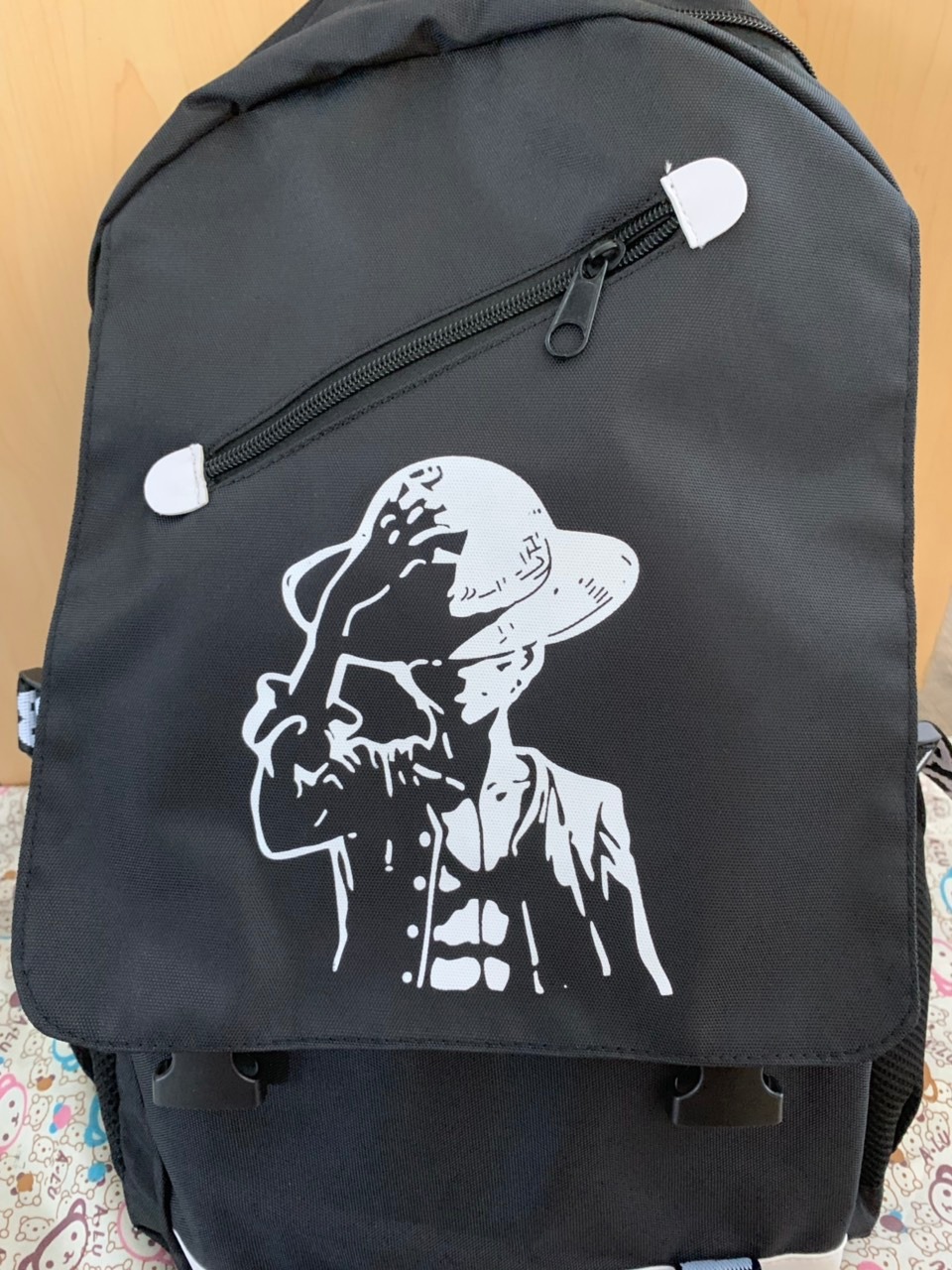 Không nghĩ là có được sản phẩm rẻ mà chất lượng tuyệt vời như thế, thấy hình cũng bình thường nhưng nhận hàng thì balo to và đẹp hơn tưởng tượng, nhưng mình là con gái nên mang hơi to, đành nhường cho anh trai vậy :(