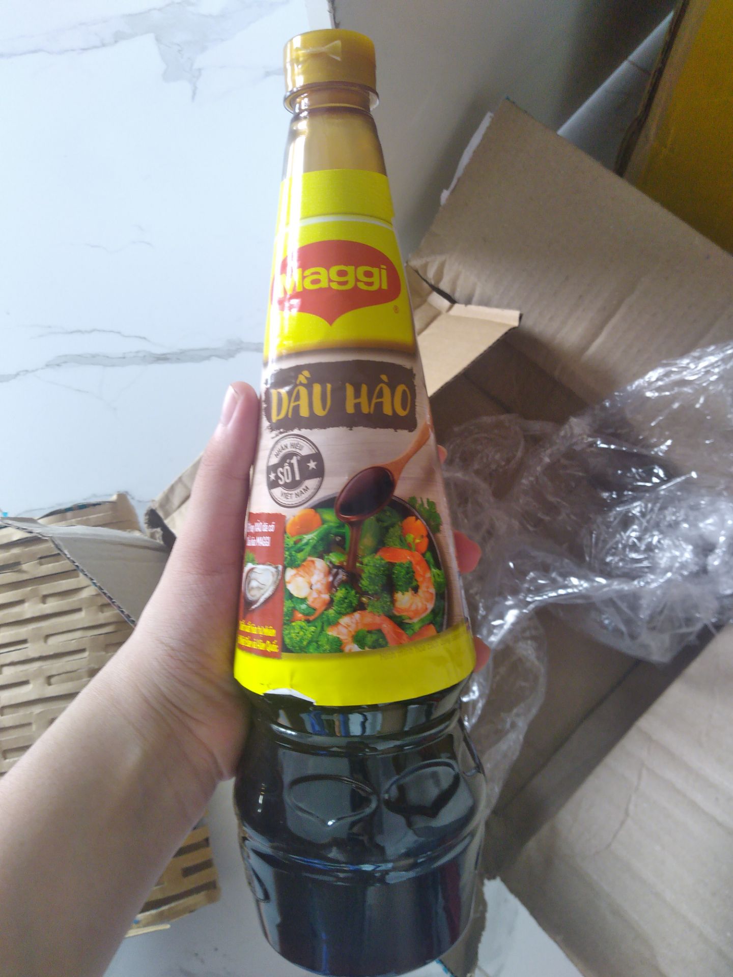giao lẹ, đóng gói siêu kỹ, mở ra hơi mệt à nha 🤣 cho 5 sao vì dầu hào maggi thì miễn bàn 😍