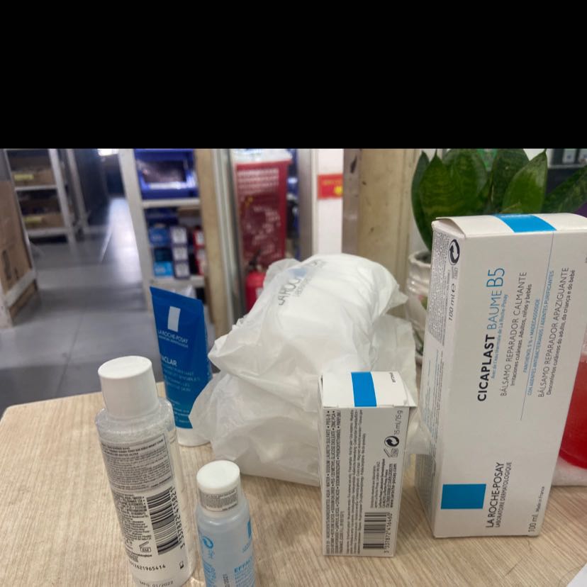 xài rất tốt.mướt da da mình hơi khô dùng xài qua đêm ngủ giúp da phục hồi sau ngày dài làm việc.,ngồi máy tính nhiều đi nắng nhiều có ẻm là đỡ lắm.mua đợt sale giá tốt lại được tặng nhiều