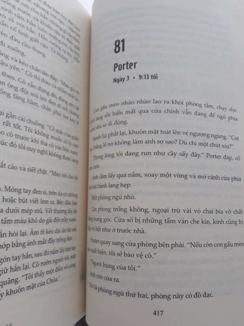 Sách khổ to, rất dày, cầm chắc tay, một bộ gồm 3 cuốn, mình mới mua được tập này và tập Đứa trẻ thứ 6. Sẽ mua nốt cuốn còn lại. Dịch vụ đóng gói và giao hàng thì mình luôn hài lòng. Nội dung bạn mình bảo rất hay, mình mong sẽ sớm đoc.