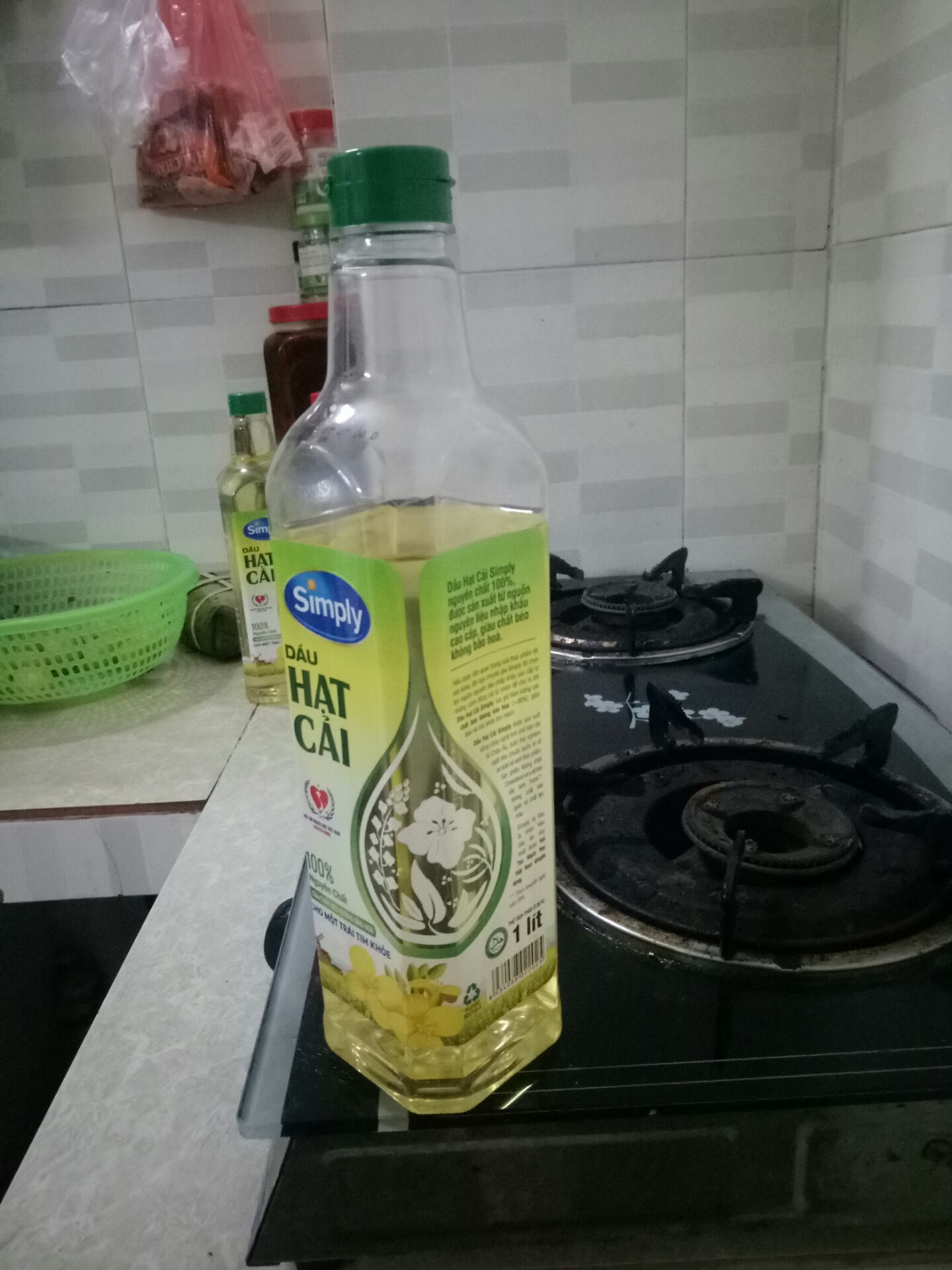 Lần  đầu  tiên  thấy  có  dầu  hạt  cải,  đặt  dùng  thử. Cảm  nhận  ngon  hơn  mấy  loại  dầu  khác.  tiki đóng  gói  cẩn  thận, giao  hàng  nhanh.  giá  cả  thì  tương  đương  các  loại  dầu  ăn  khác.  Chất lượng  thì vượt  trội.