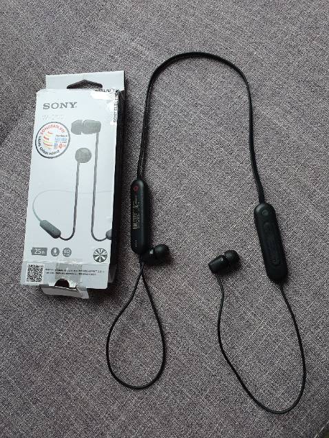 Tại nghe sony WI-C100 mới mua về còn 50% pin sử dụng 7-8 giờ pin còn 20%.  Pin tốt và trâu.