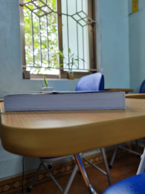 Giấy đẹp, đóng gói cẩn thận, sách rất mới.
Là nguồn tham khảo tốt cho việc tự học hay học ở nơi có sử dụng sách này. Tuy nhiên Nói và Viết nên có giáo viên hướng dẫn sẽ hiệu quả hơn nhiều 
Sách có chỗ in sai chính tả, vd ở trang 249 có từ "chờ đợ" thay vì "chờ đợi", tất nhiên không ảnh hưởng nhiều đến trải nghiệm.