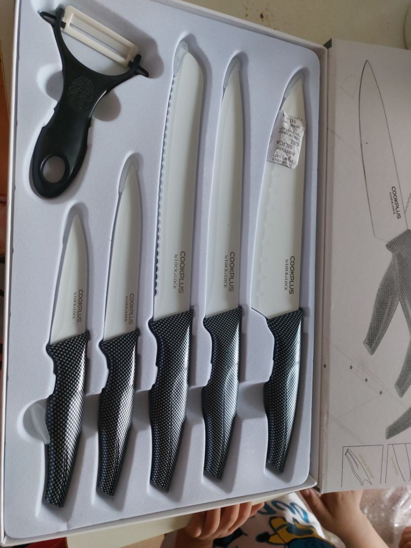 tiki giao hàng nhanh hơn dự kiến, đóng gói cẩn thận. Dao đẹp lắm, cảmnhận ban đầu dao bén ngọt, còn sử dụng lâu dài mới biết thế nào.