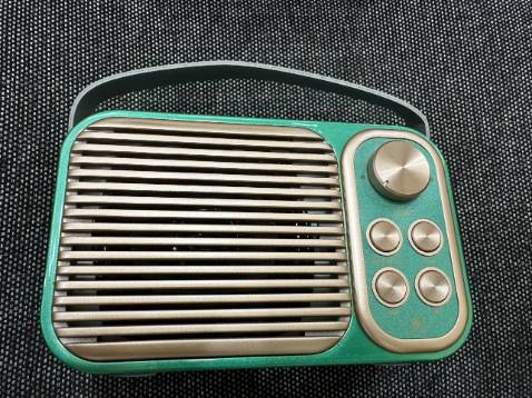 Loa YS104 mình có mua 1 lần rồi thấy quá ưng, nên mình mua thêm cho người thân dùng nghe nhạc ổn lắm nhé, có mic hát karaoke khá ổn. Loa YS104 mình có mua 1 lần rồi thấy quá ưng, nên mình mua thêm cho người thân dùng nghe nhạc ổn lắm nhé, có mic hát karaoke khá ổn.