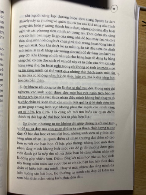 Lại một cuốn sách tuyệt vời nữa của Adam Grant! Mình chưa từng nghĩ tới Tái tư duy - nội dung xuyên suốt cuốn sách này, vậy nên khi đọc về nó mình rất hào hứng. Mình rất thích cách tác giả đặt vấn đề, lập luận về Tự tin khiêm nhường, Tranh luận sao cho thuyết phục, Hạnh phúc, hay Khám tổng quát định kỳ cho định hướng nghề nghiệp.
High recommend cho bạn nào muốn xây động lực, phương pháp, cách thức để phát triển bản thân, học tập mỗi ngày!