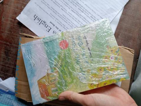 Đánh giá năm sao vì hôm nay nhận hàng mà hàng bên trong có giấy chống sốc, chời ơi xem hàng xong còn cảm thấy sốc luôn á