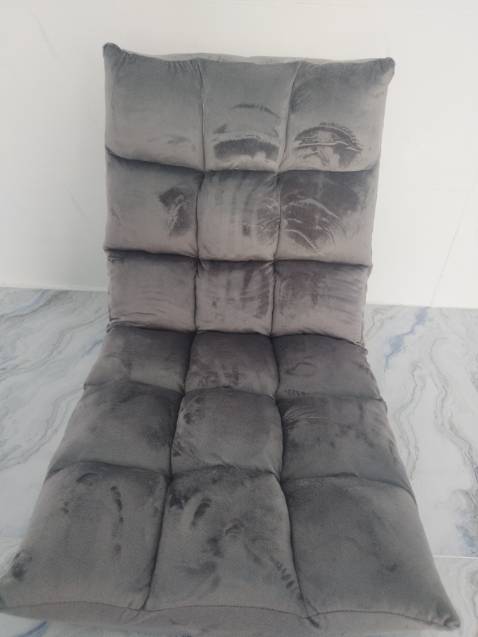 Đúng sp lúc gập lên để chỉnh ghế có hơi ồn nhưng giá vậy thì ok