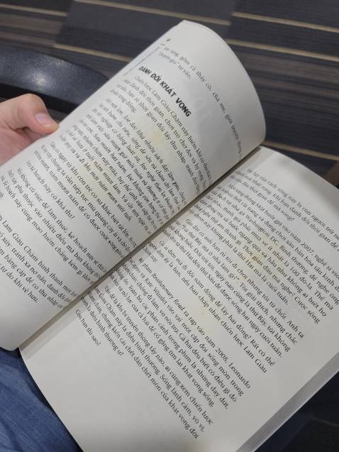 Sách bị mốc vàng, không hề hài lòng 1 chút nào