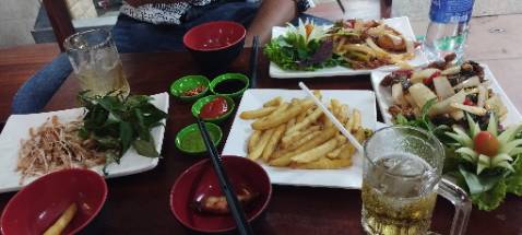 Mình mua tặng mẹ. Mẹ khen nồi rất đẹp, dễ sử dụng. Bên trong chắc chắn. Quan trọng là nồi to, dung tích thực. Vừa 5 người ăn. Lúc đầu mẹ không biết cắm điện vô nó xì khói mẹ sợ. Sau đó anh giao hàng hướng dẫn nên mẹ biết nấu rồi. Cảm ơn shop. Cảm ơn tiki.