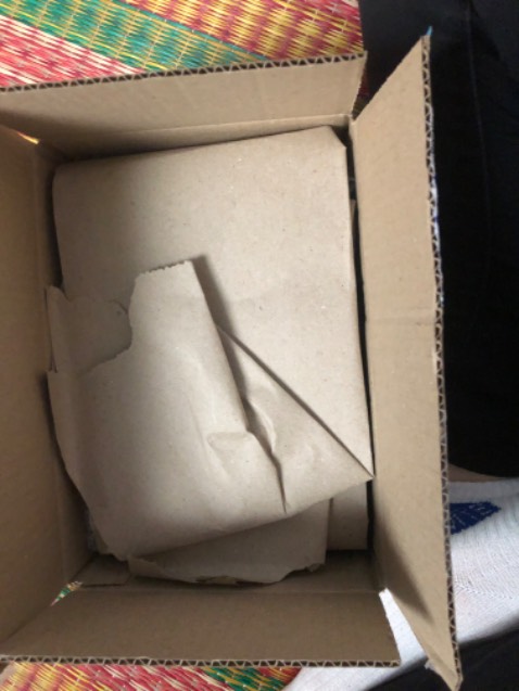 Lần này bất ngờ quá, TiKi làm 2 lớp chống sốc nên sách không bị móp méo gì. Rất là hài lòng luôn! Nhưng mà mình hơi hụt hẫng vì ko nghĩ quyển này bé như vậy. Nên cho 4 sao thôi