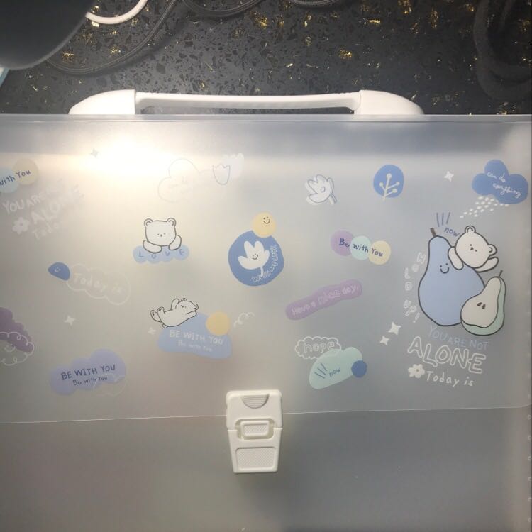 Giao đúng màu nha, màu trắng xinh quá đi, nên mua nha cả nhà