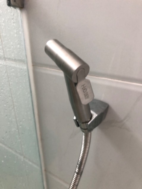 Một vòi nước tốt. Chất lượng cao và thuận tiện cho họ để rửa. Việc giao hàng là siêu nhanh. Để lắp đặt, một lớp đặc biệt bên trong cần cẩu là cần thiết.