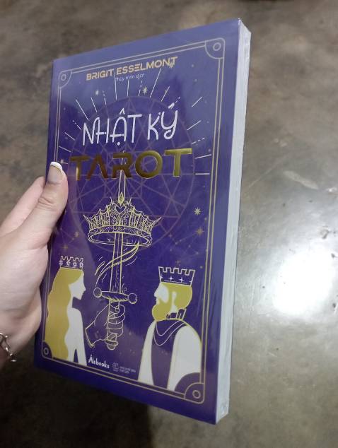 Hàng ship siêu nhanh 🤭 sách được bọc kĩ và cẩn thận. Cuốn này mình đã muốn mua từ lâu rồi. Cảm ơn Tiki và người bán đã giúp mình có cơ hội sở hữu em nó với mức giá ưu đãi ❤️❤️❤️