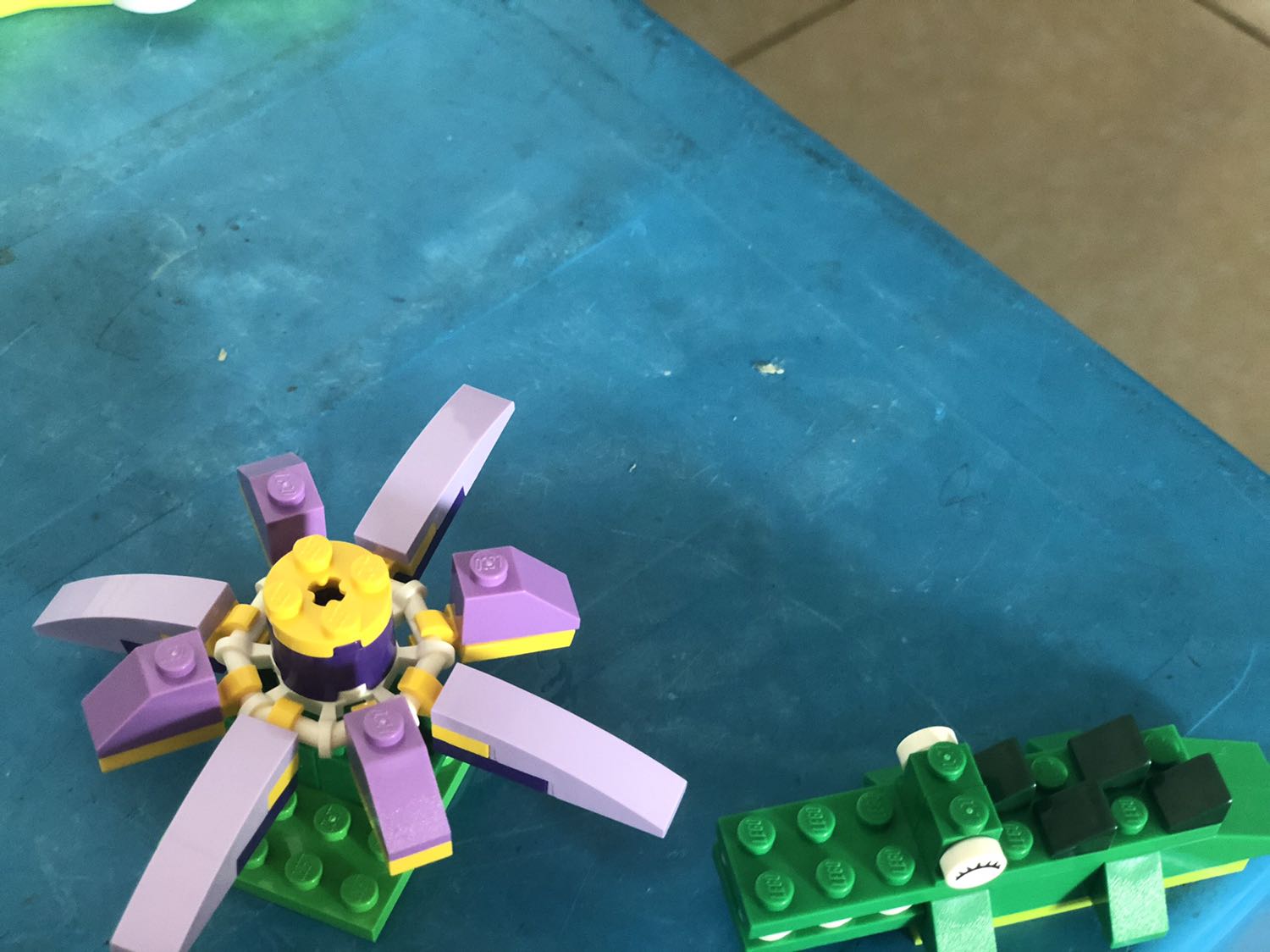 Bé nhà mình rất thích, chơi từ lúc đập hộp tới giờ không chán, màu sắc bắt mắt, chị tiết sắc sảo. Lego thì nổi tiếng quá rồi, chất lượng tuyệt vời. Bé nhà mình rất thích, chơi từ lúc đập hộp tới giờ không chán, màu sắc bắt mắt, chị tiết sắc sảo. Lego thì nổi tiếng quá rồi, chất lượng tuyệt vời.