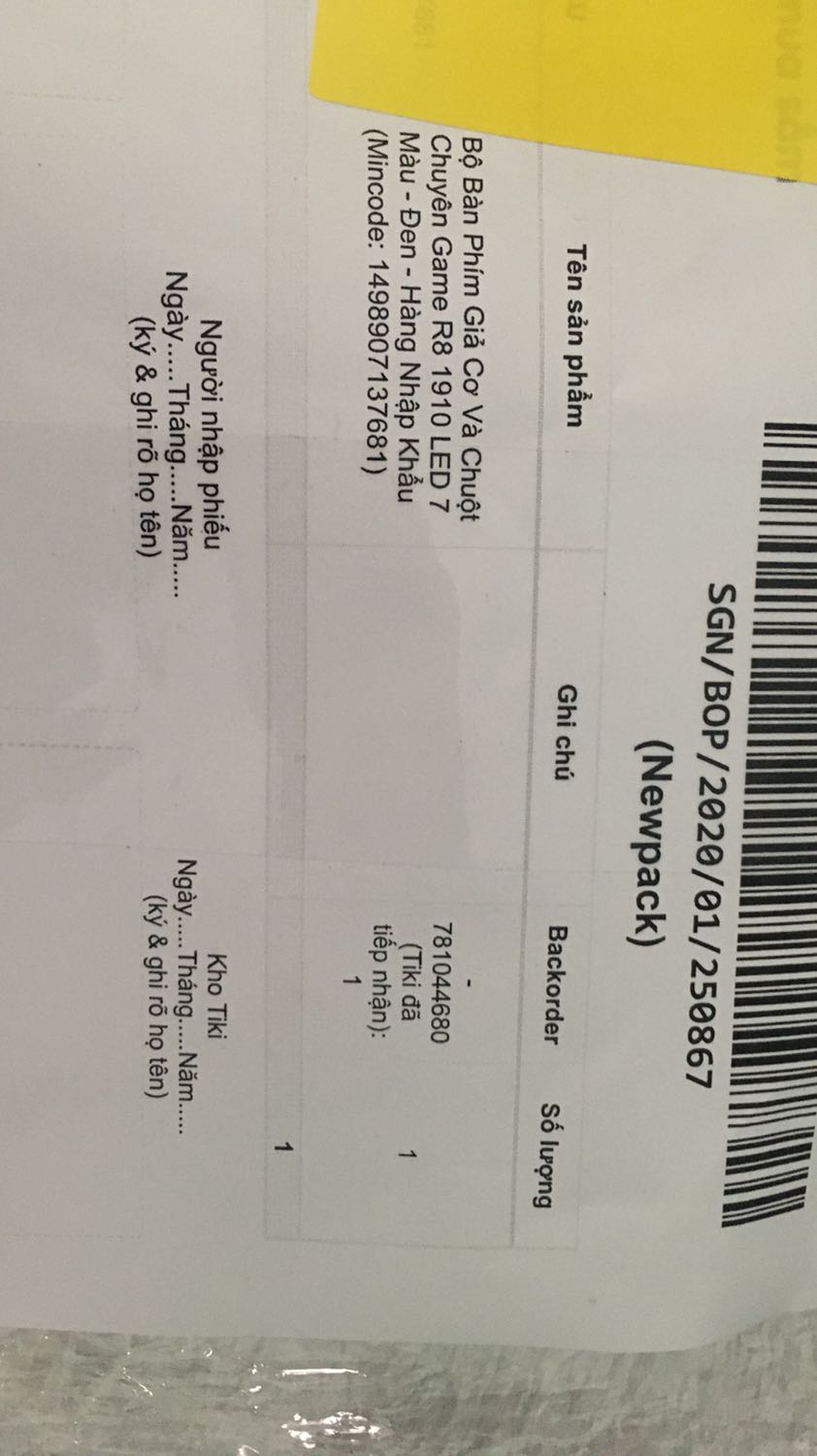 Ko hiểu gủi hàng kiểu gì , chí co bàn phím với miếng lót chuột , trong khi đặt chuột ko thấy đâu , chơi bằng gì vậy shop