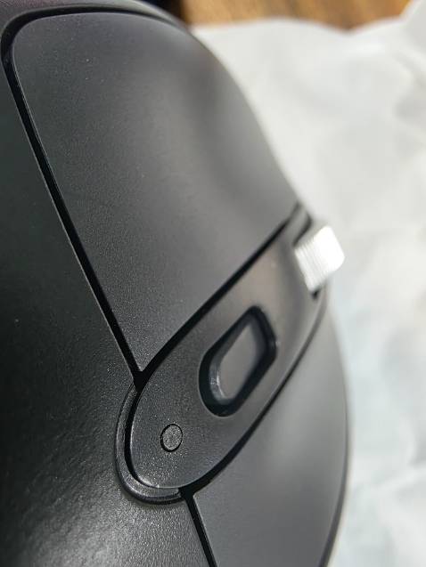 Mua con đầu bị lỗi, gửi yêu cầu đổi trả thì được shop hỗ trợ rất tốt, đổi con khác cho mình okela luôn. Chỉ có phía vận chuyển tiki thì chán, giam đơn mấy ngày mới giao