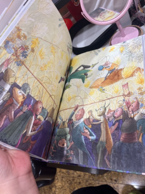 Quá là đẹp tuyệt vời . Mình rất thích . Màu đẹp , giấy dày chất lượng , tranh vẽ rất đẹp . Nói chung là quá rẻ á .