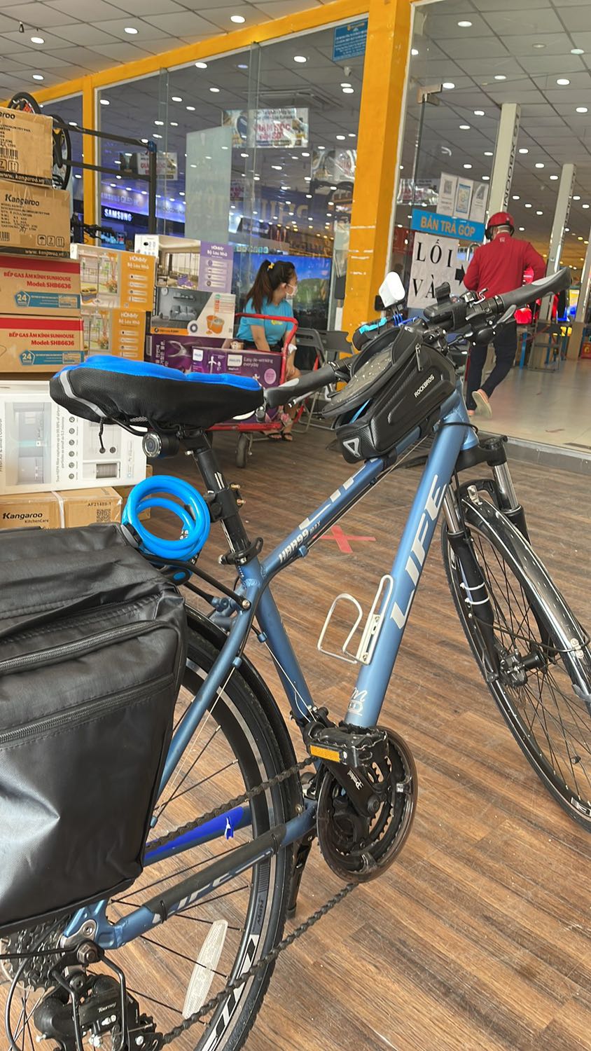 Hành chất lượng tốt đúng như hay hình ảnh, camera không thể gắn trên giá đờ tay cầm xe vì khi xe chạy sẽ bị run lắc, hình ảnh quay được sẽ không thể sử dụng được, bòi này chỉ có thể để gắn đèn thôi không dùng được cho camera dù giá đở vẫn gắn được camera