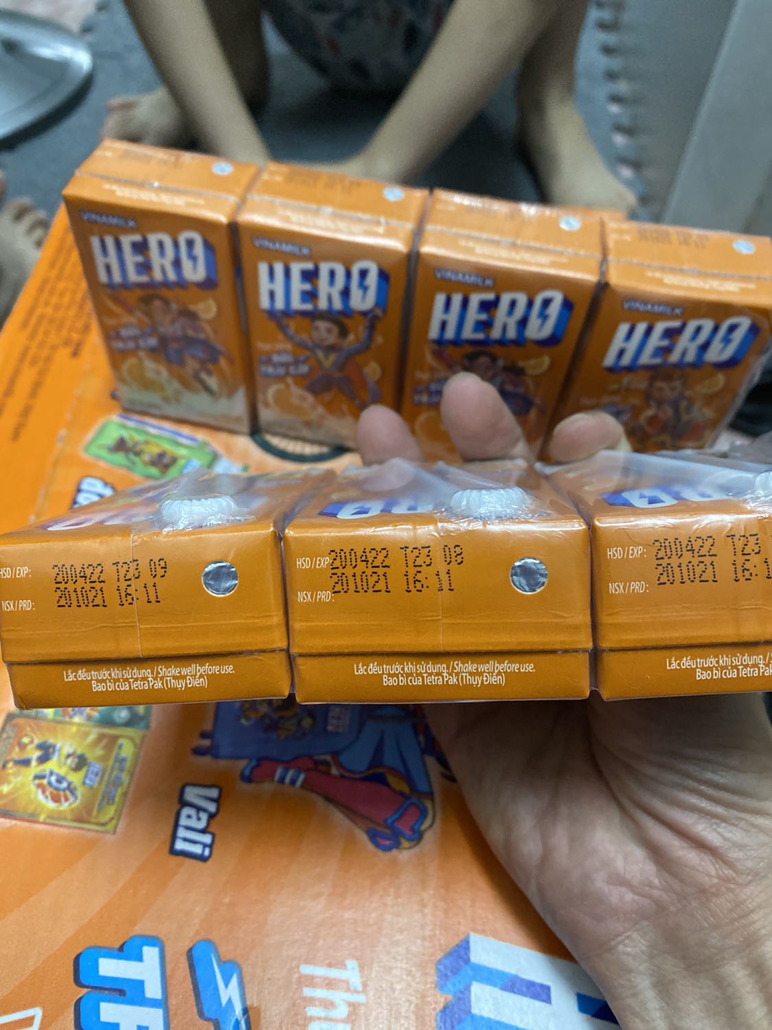 Hàng đúng miêu tả giao hàng nhanh. Vừa nhận hàng trẻ con đã mở uống ngay. Date cũng khá dài
