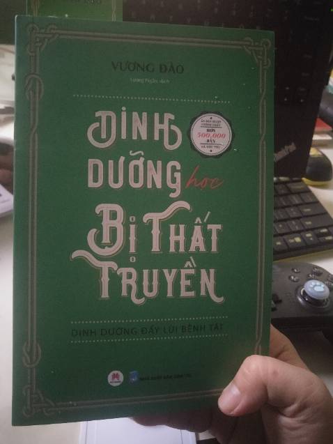 Chờ sách về thì nghe trên mạng đến chương 2 rồi. Nội dung thu hút. Sách được giao sớm hơn 1 ngày. Vì cùng là người phương Đông nên các bệnh và tập quán ăn uống, sinh sống giống nhau, vậy nên các phân tích trong sách là các vấn đề về sức khỏe mình đang quan tâm. Chờ sách về thì nghe trên mạng đến chương 2 rồi. Nội dung thu hút. Sách được giao sớm hơn 1 ngày. Vì cùng là người phương Đông nên các bệnh và tập quán ăn uống, sinh sống giống nhau, vậy nên các phân tích trong sách là các vấn đề về sức khỏe mình đang quan tâm.