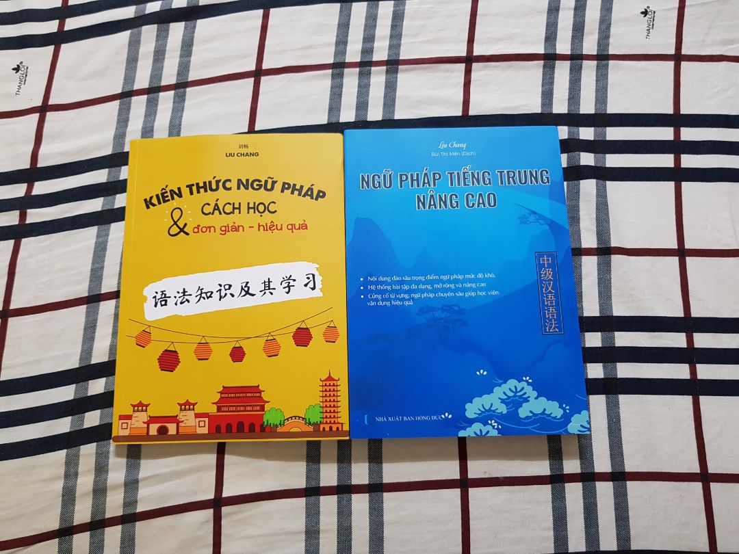 Sách mới toanh, giấy trắng, đẹp, chất lượng tốt. Nội dung phong phú, hướng dẫn rất bài bản và chi tiết cả phần lý thuyết và phần bài tập.
Mình rất thích và hài lòng về quyển sách tiếng Trung này.