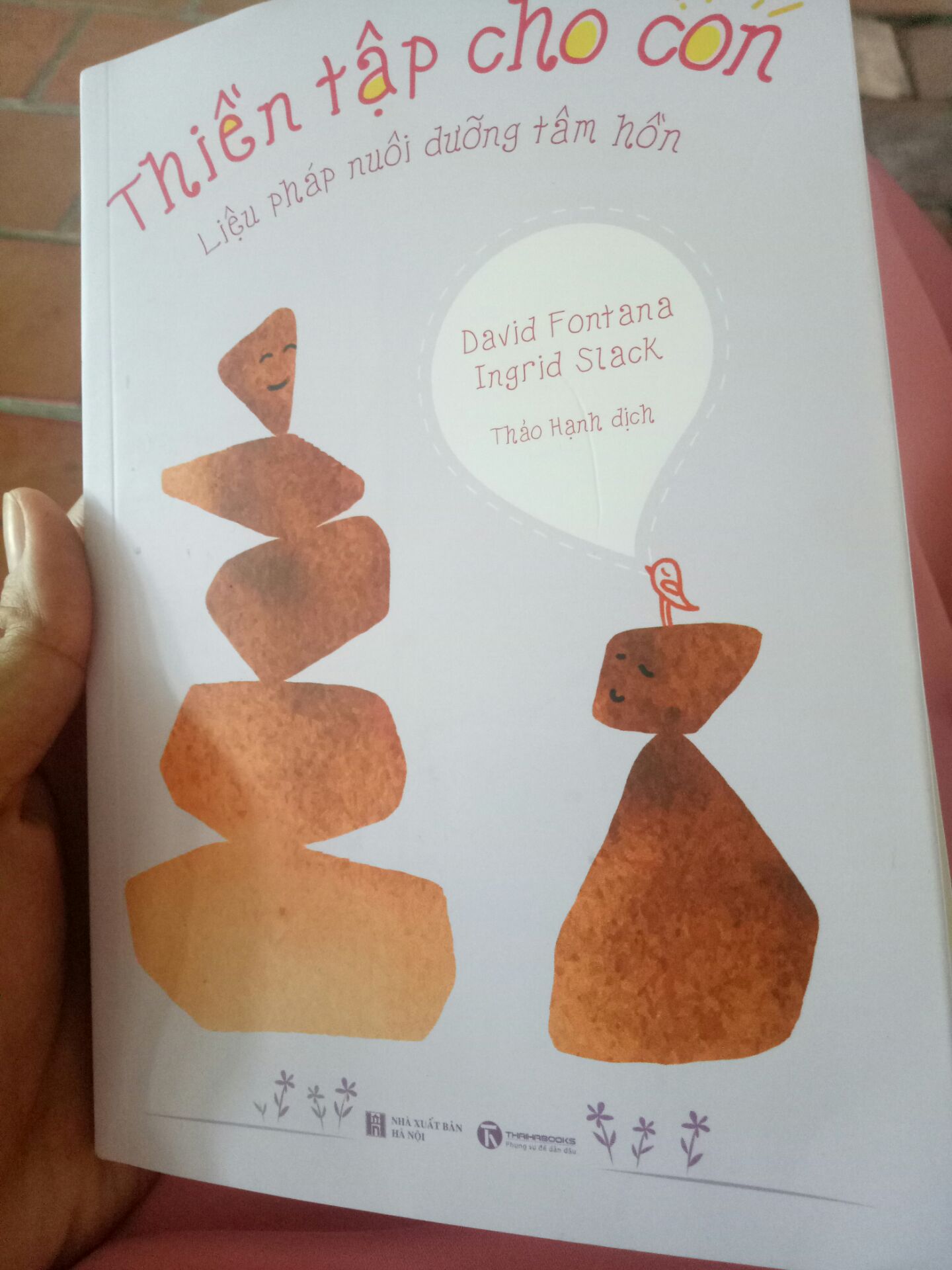 sách hay... nội dung cần thiết cho ai tìm hiểu thêm về thiền đặc biệt muốn tìm cách hướng dẫn thiền cho trẻ em. nhưng gáy sách không tốt... đọc vài chục trang đầu mà rơi ra hết à...