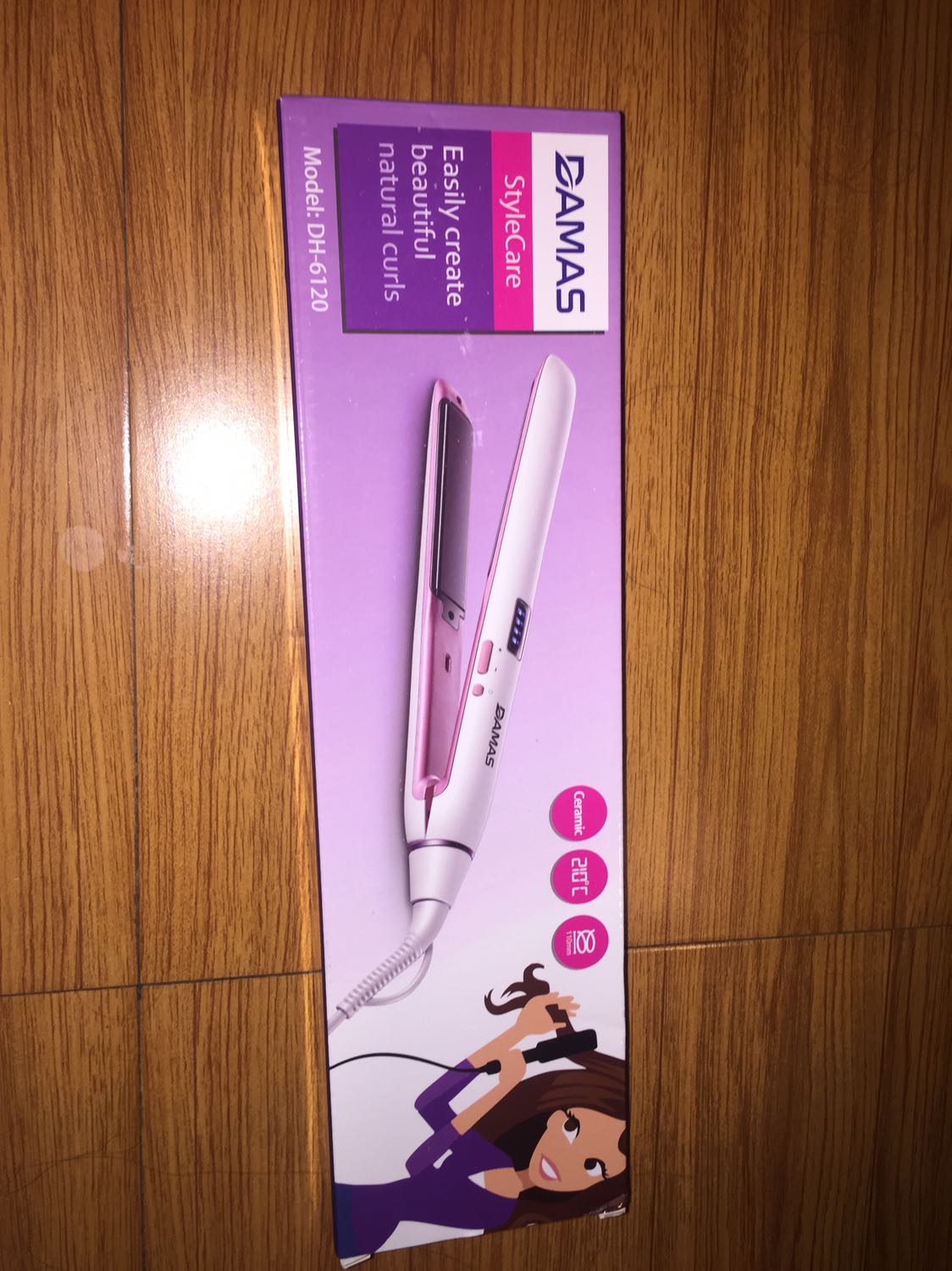 Máy đẹp, uốn hay duỗi đều okila
Cái hộp sản phẩm nhìn nổi bật chói mắt thật sự 🤣🤣🤣