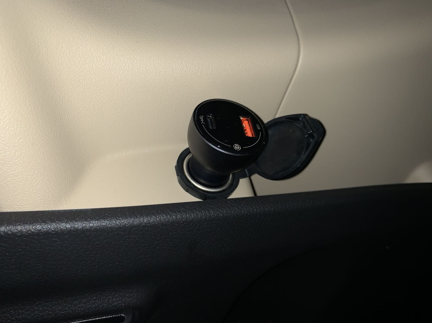 Sản phẩm xài tốt, chưa phát hiện bất thường. Có hiển thị điện áp và dòng để tiện theo dõi. Đã mua thêm cái thứ 2 để xài.