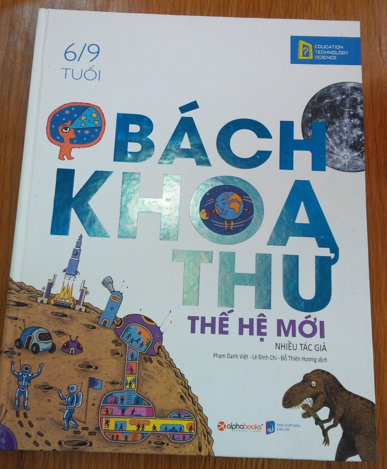 Sách đầy hình là hình với nhiều chủ đề hữu ích, ngay cả người lớn cũng thấy thích vì có những điều mình còn chưa đọc bao giờ. Có 2 trang về cuộc sống của nhân vật My ở Hà Nội. Thú vị cho trẻ em!

Mình chỉ cho 4 sao thôi vì còn thiếu một số chủ đề nữa.