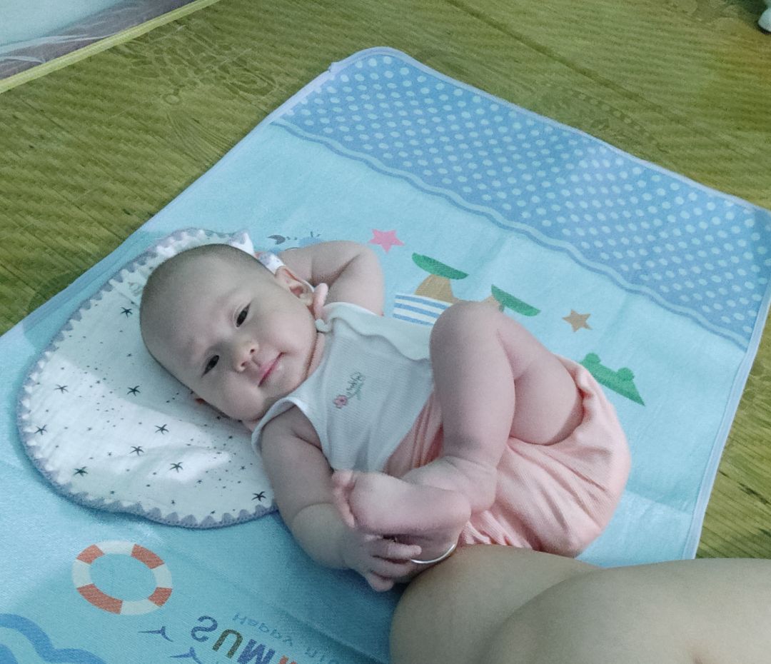 Mình khuyên là không nên mua nhé. phí tiền. Bé nằm không được bao lâu lại vứt xó. sản phẩm mới mua giặt 1 lần mà nhìn cũ chán lắm, mình tiếc nên cho bé gối đầu tạm cũng êm Mình khuyên là không nên mua nhé. phí tiền. Bé nằm không được bao lâu lại vứt xó. sản phẩm mới mua giặt 1 lần mà nhìn cũ chán lắm, mình tiếc nên cho bé gối đầu tạm cũng êm