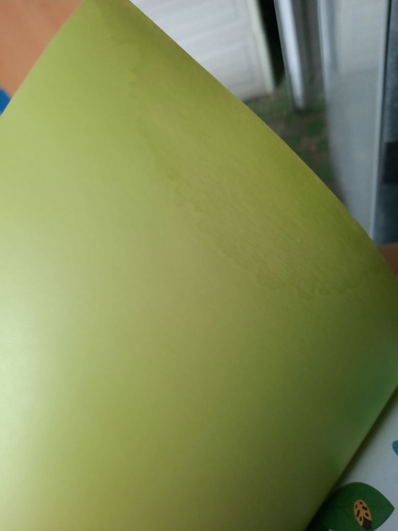 Hộp đóng gói bị ướt và rách, sách bên trong cũng bị ướt, sau khi mở hộp để khô, sách bị cong lại, lỗi do đóng gói và vận chuyển nên mình thấy hơi tiếc, còn về sách thì ok