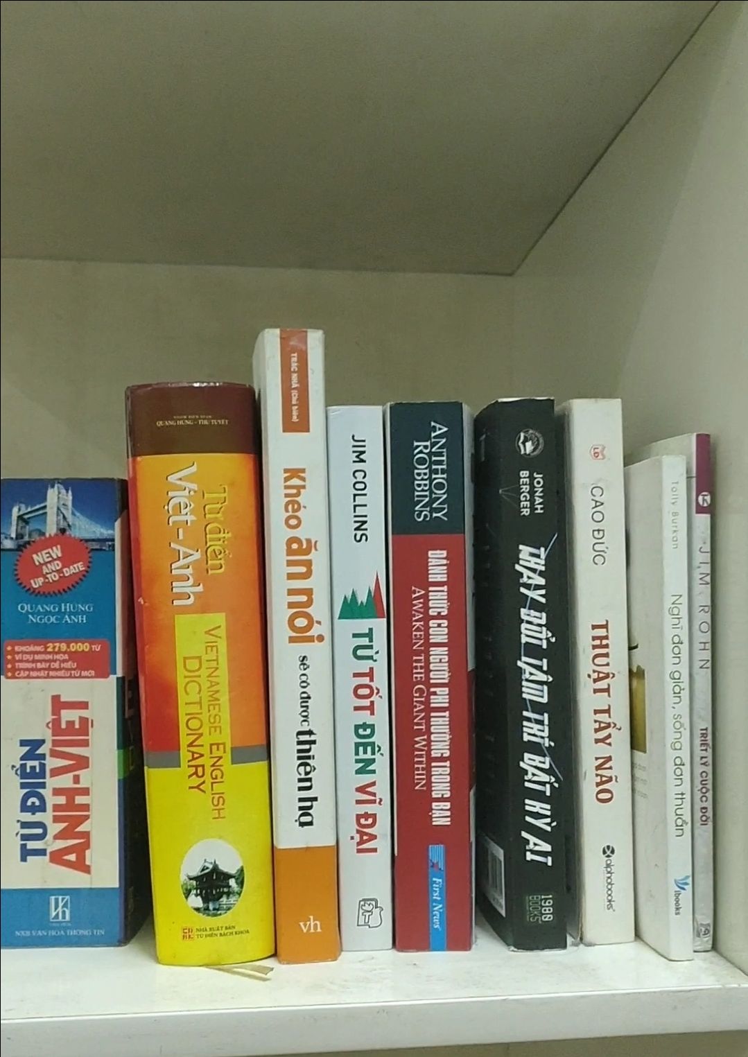 Vì hâm mộ diễn giả Phạm Thành Long nên tìm cuốn sách này để đọc theo lời giới thiệu. Chưa đọc hết sách nhưng mình khuyên những bạn có ý định tìm đọc thì hoặc là bạn cực thích đọc sách hoặc bạn là 1 chủ doanh nghiệp thì đây là 1 trong những cuốn có thể đọc. Nếu chưa kinh doanh thì cuốn này nên để sau ưu tiên những sách khác. Ý kiến chủ quan của người chưa đọc xong thôi ạ(biết đâu đọc hết sẽ thay đổi?)