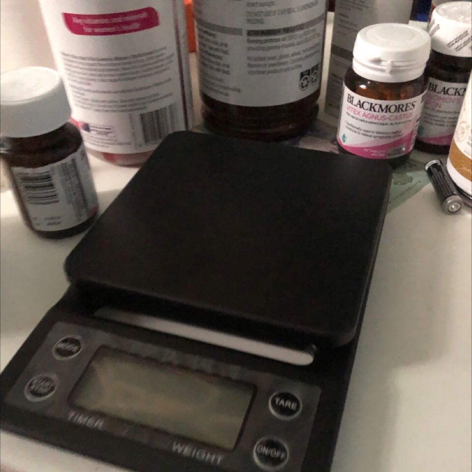 cân lệch. Mình *** thử bằng cách lấy 1 gói trà sữa tự pha ra cân gói ngta để 17g cân ra 17,7g không rõ là gói ngta để dư hay cân bị lệch. Giao thì nhanh, k bị móp mẻ gì cân lệch. Mình *** thử bằng cách lấy 1 gói trà sữa tự pha ra cân gói ngta để 17g cân ra 17,7g không rõ là gói ngta để dư hay cân bị lệch. Giao thì nhanh, k bị móp mẻ gì