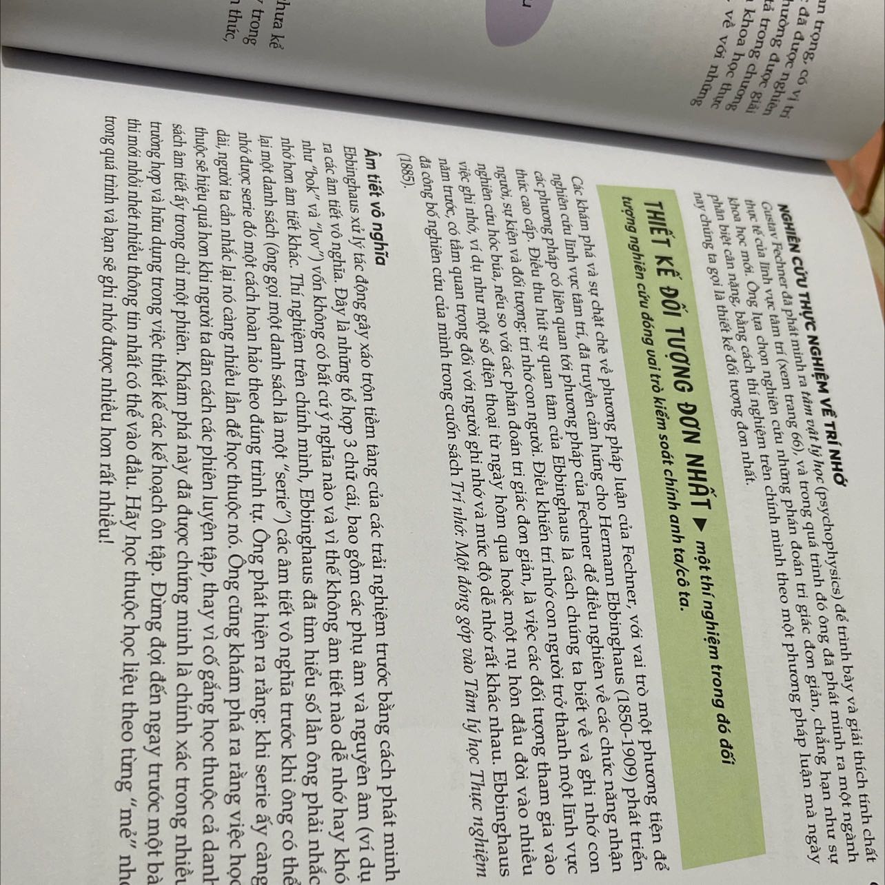 Nó khó hiểu lắm 
Đây chụp cho mọi người xem vài trang 
Mình thấy nó viết linh tinh cái gì gì ấy :??? khác với các cuốn sách tâm lý học mình từng đọc 
Chắc do mình chưa đạt đến trình độ để hiểu chăng ??
Mình cứ nghĩ nó dễ hiểu và dành cho người bình thường đọc cơ 
Cuốn này nó viết cái gì gì ấy lạ lắm =)) 
Mình đã mua vì ảnh bìa cuốn sách đẹp và có vẻ là nhiều kiến thức dễ hiểu nhưng không 
Mọi người xem và cân nhắc nhé mình chả hiểu cái gì khi đọc nó. Chả hiểu nó viết gì =))