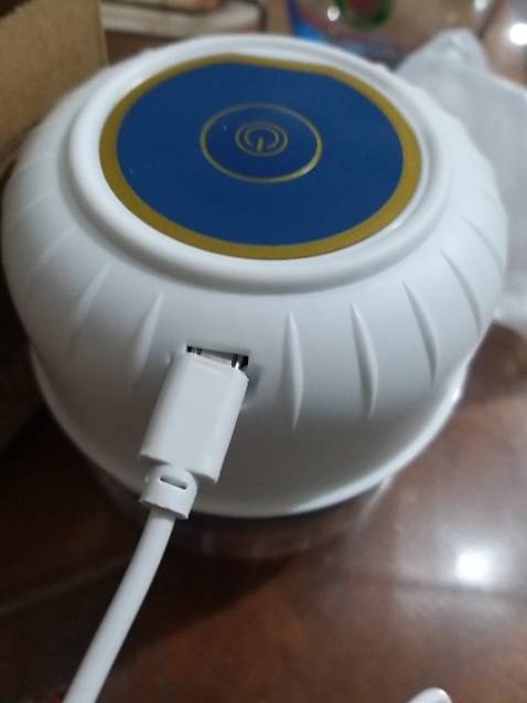 Tụt lỗ cắm điện chưa biết kéo ra kiểu gì, ấn nút bật chập chờn