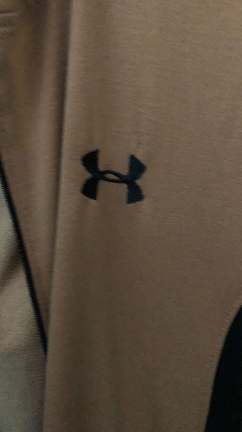 Sản phẩm ko giống hình, 6 túi mà chỉ có 2 tui 2 bên,vải mỏng,ko hài lòng , logo ko giống như hình