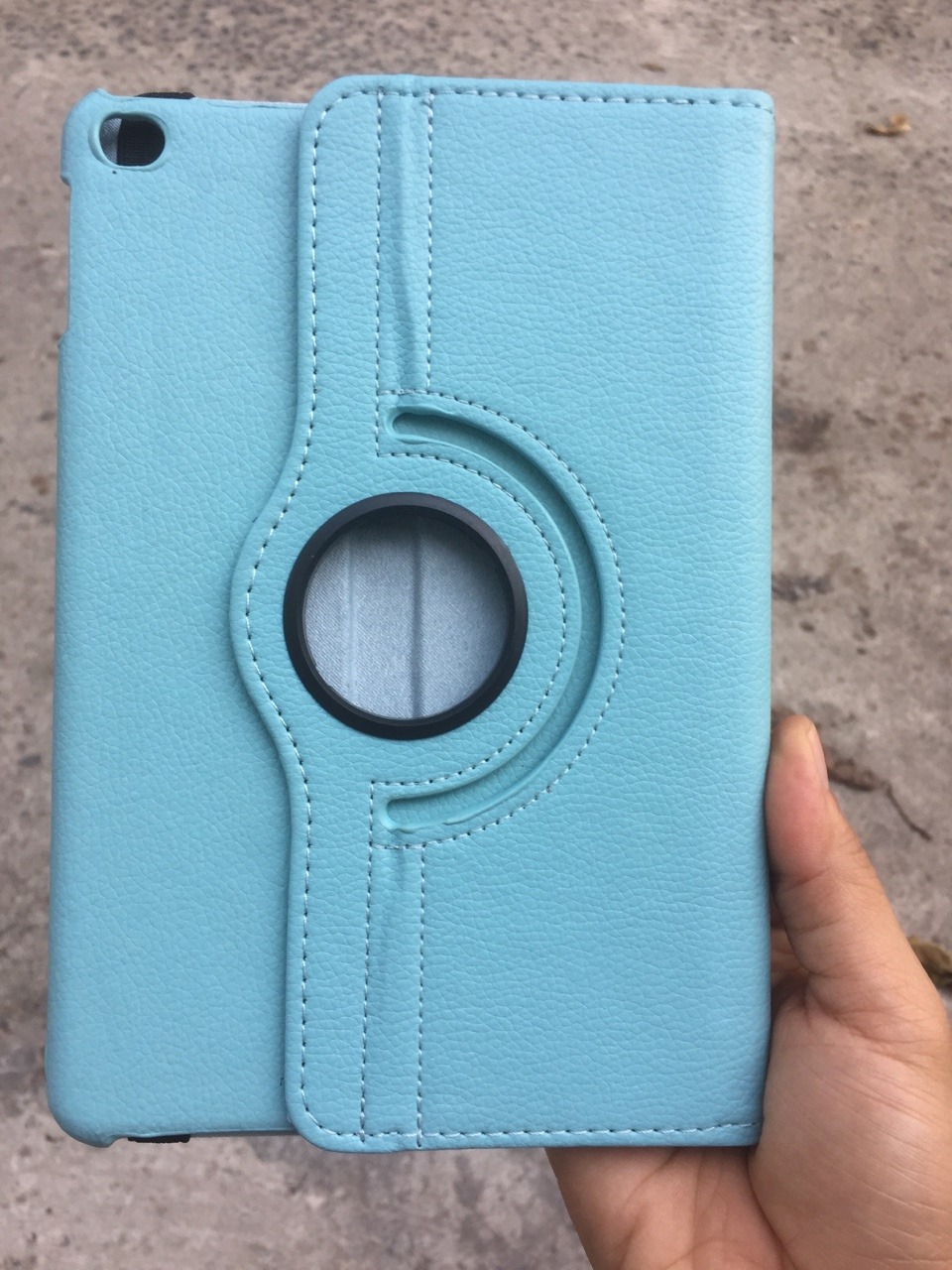 Với giá dưới 100k thì có thể hài lòng với sản phẩm, màu sắc nhẹ nhàng, da tổng hợp khá mềm, các chức năng dùng tốt.