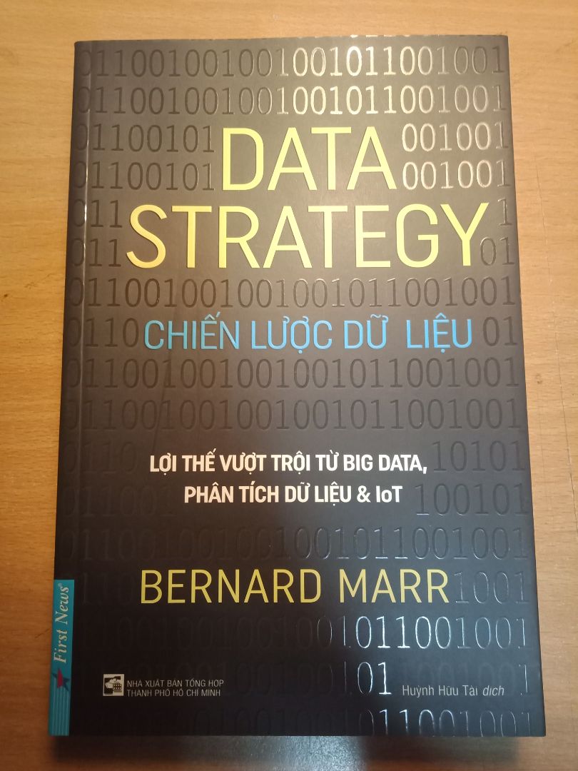 Tại sao cuốn sách là phù hợp cho các vị chủ tịch Tập đoàn:

Tác giả Bernard Marr - là một chuyên gia kinh tế nên góc nhìn của ông về dữ liệu là góc nhìn kinh doanh của một nhà đầu tư, hơn là một người làm công nghệ. Nội dung khá dễ hiểu, không quá hàn lâm. Các quyết định về việc đầu tư cho hạ tầng dữ liệu - loại tài sản mới cho doanh nghiệp, thường sẽ chỉ có hiệu quả từ trung đến dài hạn, nên nó nằm ở tầm chiến lược. Việc thay đổi văn hóa doanh nghiệp; từ quyết định cảm tính chuyển sang quyết định dựa trên số liệu, cũng chính là việc của những người đứng đầu tổ chức. Vì vậy cuốn sách này phù hợp với các chủ tịch, những người sẽ ra quyết định đầu tư chiến lược và quyết định về việc thay đổi văn hóa, mô hình kinh doanh của doanh nghiệp.