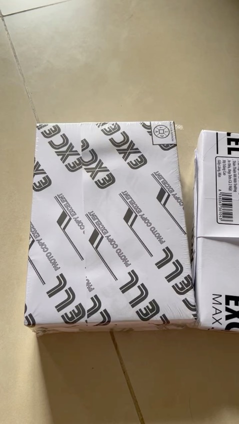 Mua 1 gram A5 và 1 gram A4.
A5 được bọc chỉn chu. Nhưng A4 có vẻ bị rút ruột, bao bì giấy lỏng lẻo không được vun đầy Mua 1 gram A5 và 1 gram A4.
A5 được bọc chỉn chu. Nhưng A4 có vẻ bị rút ruột, bao bì giấy lỏng lẻo không được vun đầy