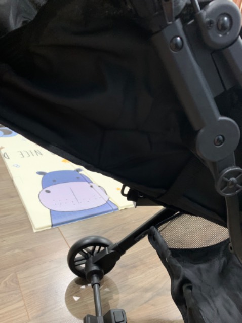 Xe chắc chắn, gập gọn, tuy nhiên mình thấy phần đỡ lưng k được chắc chắn cho lắm vì chỉ là miếng đỡ chứ k có khung đỡ kèm nên hơi k yên tâm lắm Xe chắc chắn, gập gọn, tuy nhiên mình thấy phần đỡ lưng k được chắc chắn cho lắm vì chỉ là miếng đỡ chứ k có khung đỡ kèm nên hơi k yên tâm lắm