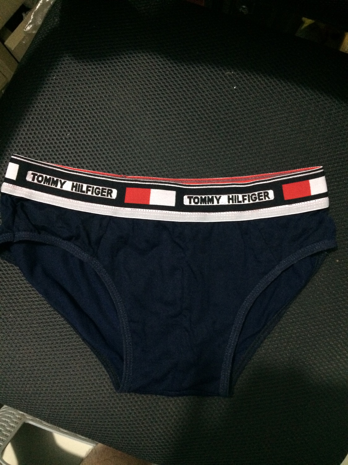 Shop có giao nhầm hàng không? Giao hàng không đúng như trên hinh đăng bán???