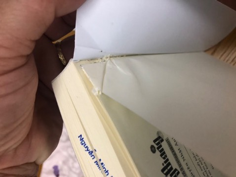 Tập này đóng bị lỗi, sách bị bong phần sau