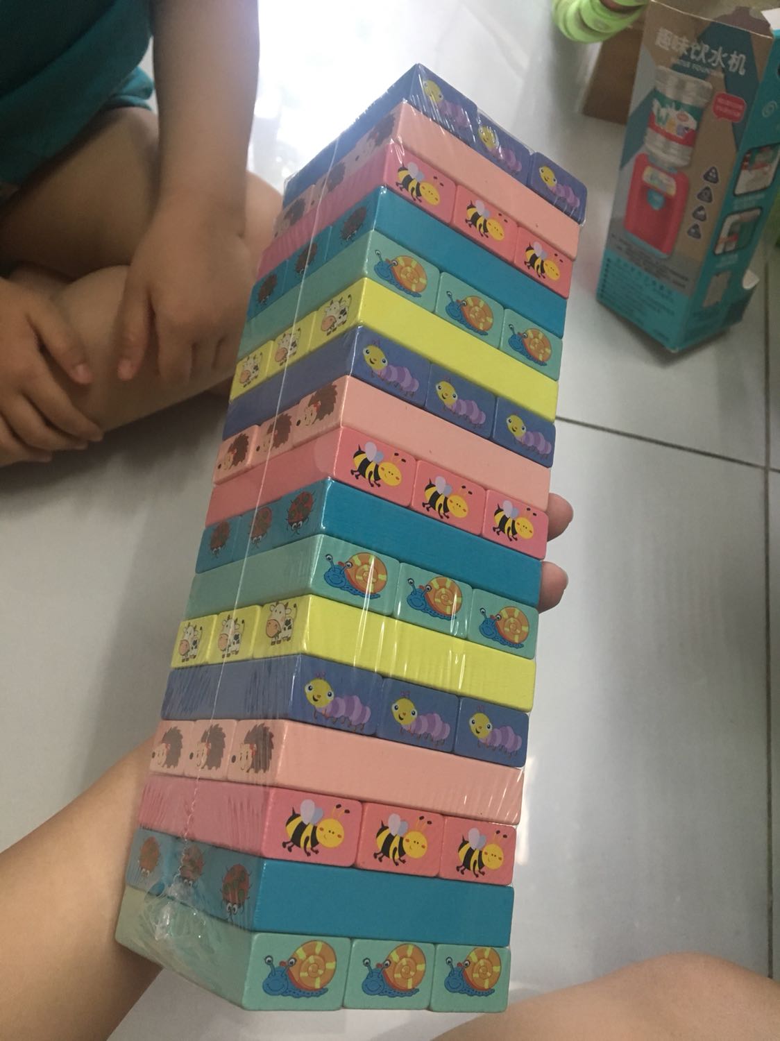 Bộ rút gỗ khá đẹp - thanh lớn - màu sắc sắc nét - không nặng mùi - chắc tay! 
Anh nhân viên giao hàng Tiki tuyến này dễ thương - thân thiện! 
5 sao cho chuyến hàng này nhé! Cảm ơn Tiki! Cảm ơn shop!