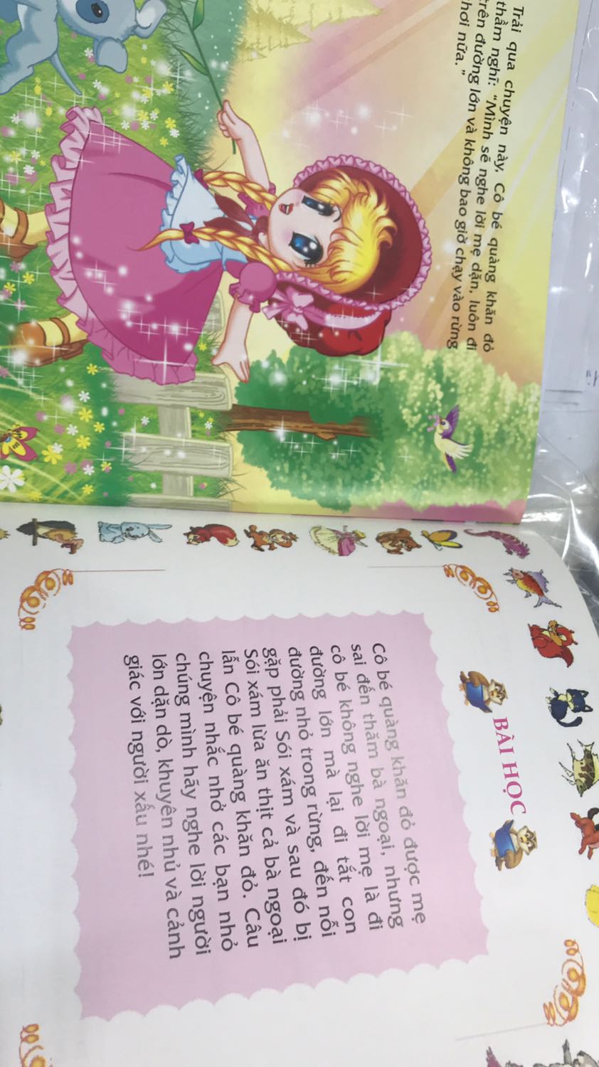 Truyện đẹp. Nét vẽ đáng yêu. Giấy là loại mềm nên bé lớn sẽ giữ đc chứ bé nhỏ thì dễ rách. M đọc thử nội dung truyện cô bé quành khăn đỏ thì k coa điều chỉnh nhiều so với truyện m đọc khi bé. Cuối truyện còn có phần bài học rút ra rất hay