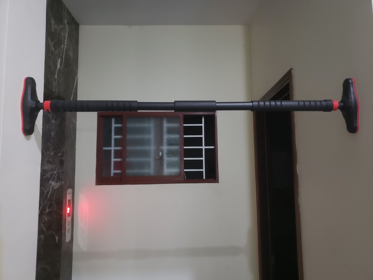 Hàng đúng như hình, khá dễ lắp ráp còn chất lượng qua *** thử cũng khá ok còn về lâu dài không biết thế nào vì xem trên youtube thấy nhiều trường hợp ngã do xà bị trượt hoặc quá yếu rất nguy hiểm nên cũng khá sợ không dám lắp cao. Hàng đúng như hình, khá dễ lắp ráp còn chất lượng qua *** thử cũng khá ok còn về lâu dài không biết thế nào vì xem trên youtube thấy nhiều trường hợp ngã do xà bị trượt hoặc quá yếu rất nguy hiểm nên cũng khá sợ không dám lắp cao.