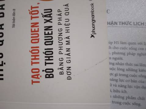 Dắt t như *** =))). Sách cũ bọc nilon qua là thành mới à? Bóc seal ra thấy rõ vết bẩn in dấu vân tay. Markbook ở gần giữa quyển. Trò đùa à