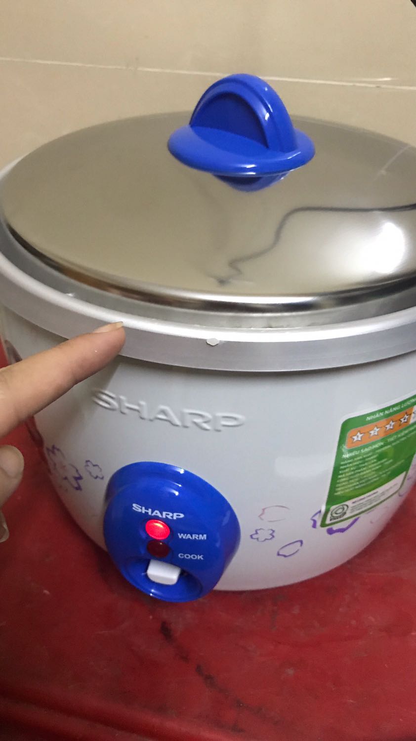 M vừa mua sp này và dùng thử thì thấy cơm có cháy, nồi rất mỏng và do thiết kế nên phần trên của nồi con (kim loại) bị hở ra ngoài nên rất dễ bị bỏng nếu vô tình chạm tay vào.